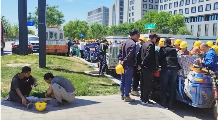 豆瓣9.6高分纪录片,月薪8万每天12小时纪录片