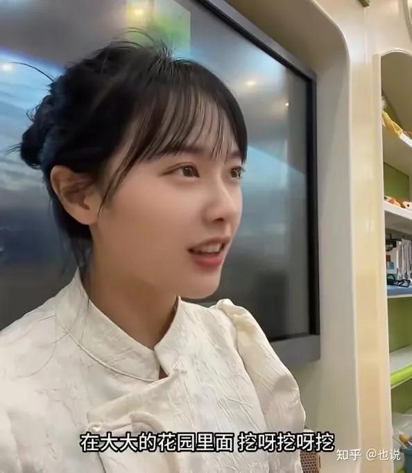 女幼师唱挖呀挖呀挖原版,武汉幼师挖呀挖儿歌对比