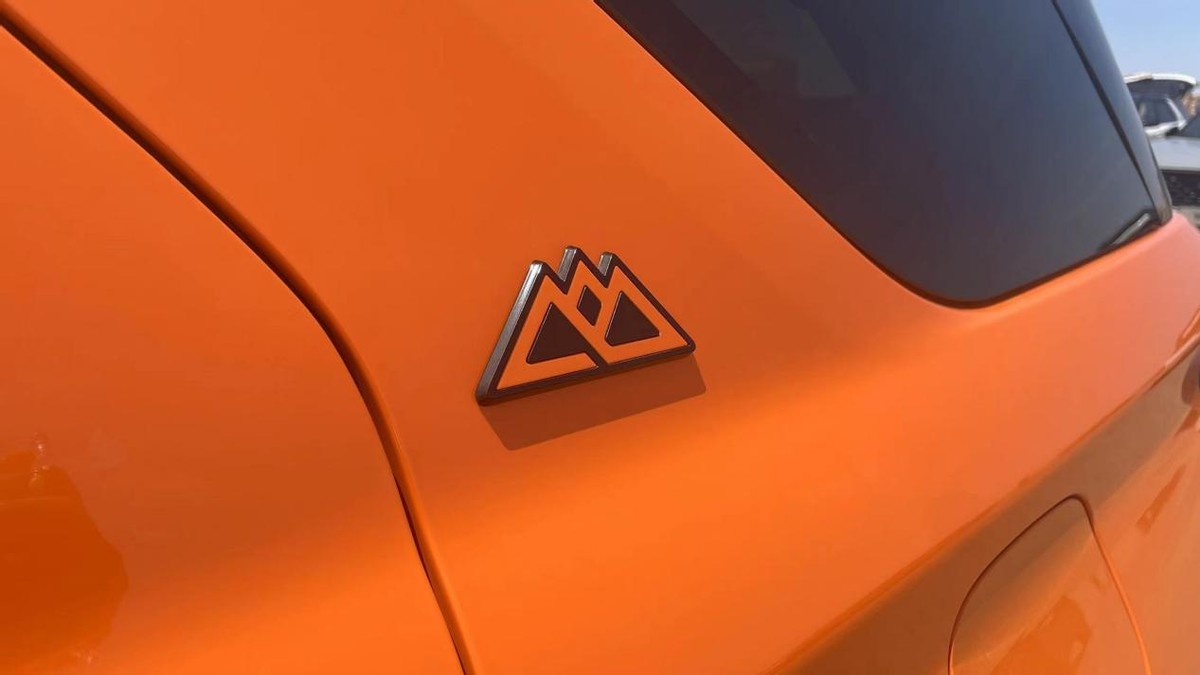 试驾福特探险者昆仑巅峰版脱困,探险者昆仑巅峰版对比霸道