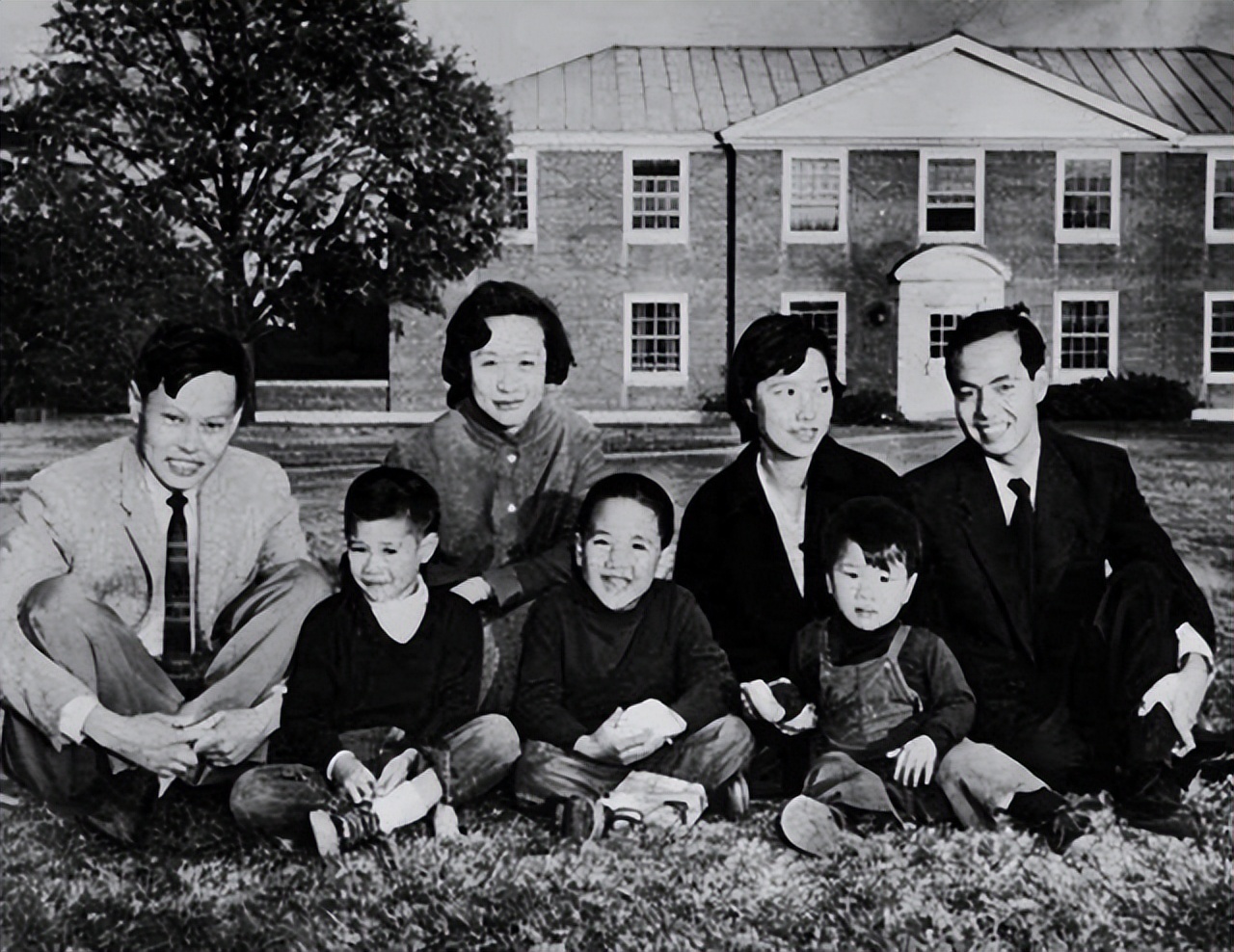 1976年毛主席溘然长逝,杨振宁含泪说了12个字,全世界为之感动