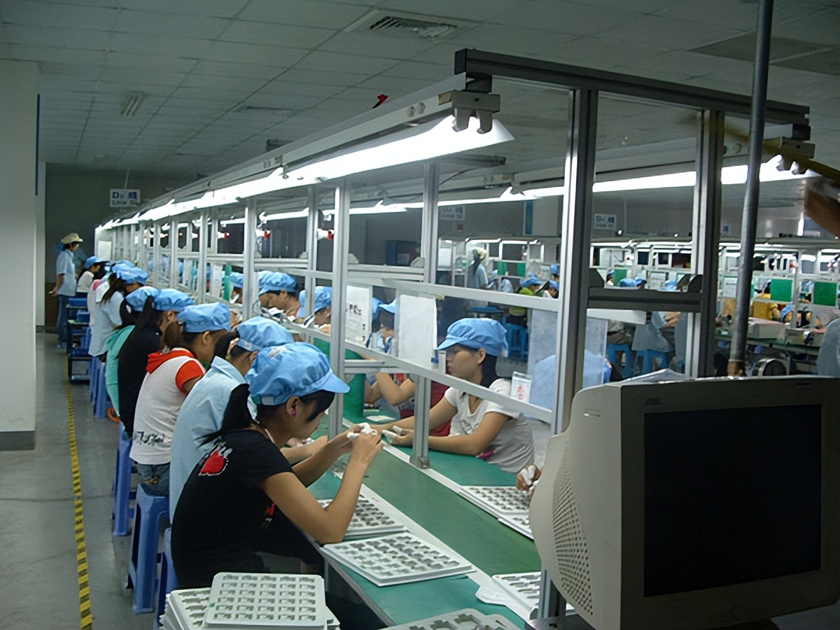 90后的我15岁背井离乡出门打工,90后的我孤身一人在上海创业