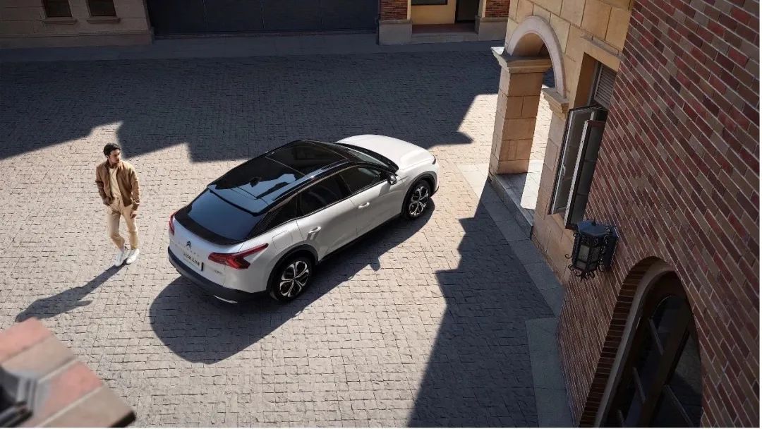 “1块钱”的改变有多大？凡尔赛C5X2023款告诉你！