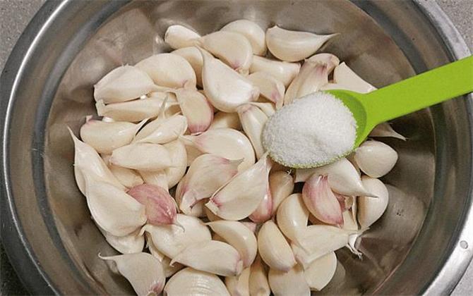 腌大蒜是怎么腌才好吃,简单腌大蒜的腌制方法