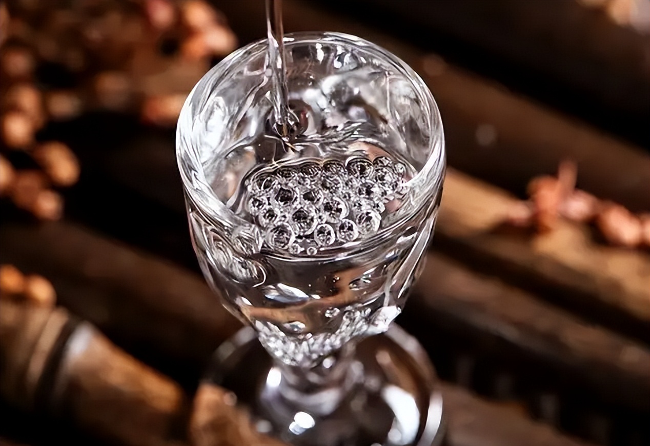 牛栏山新一代白酒是勾兑酒吗,牛栏山白酒为什么后劲这么大