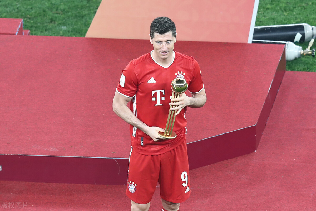 莱万谈梅西和c罗谁是最佳,fifa足球世界年度最佳莱万