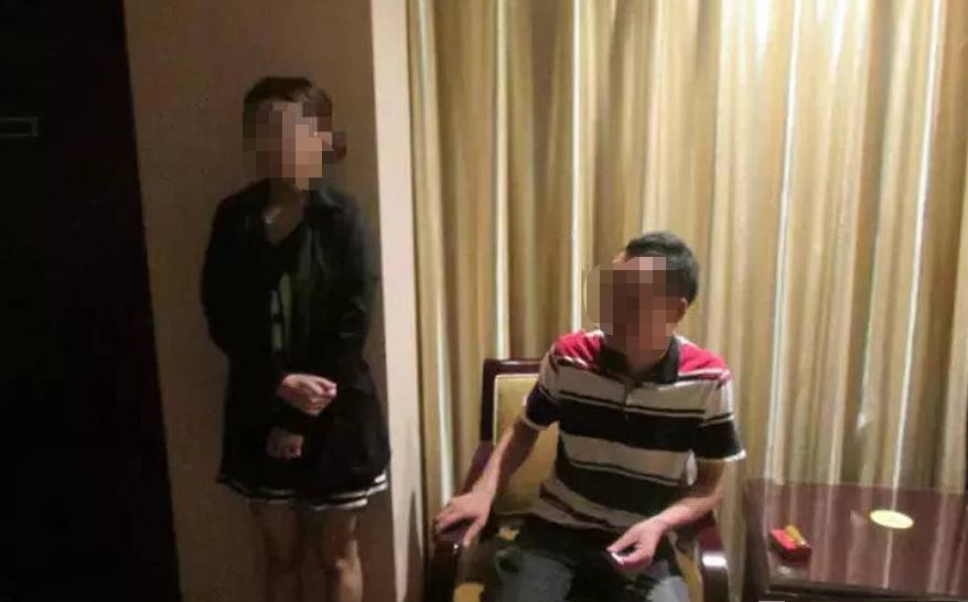 54岁男子与女子有染，女子哀求：我不敢了，请放过我