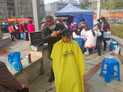 社区开展家门口义诊活动,南京现场义诊