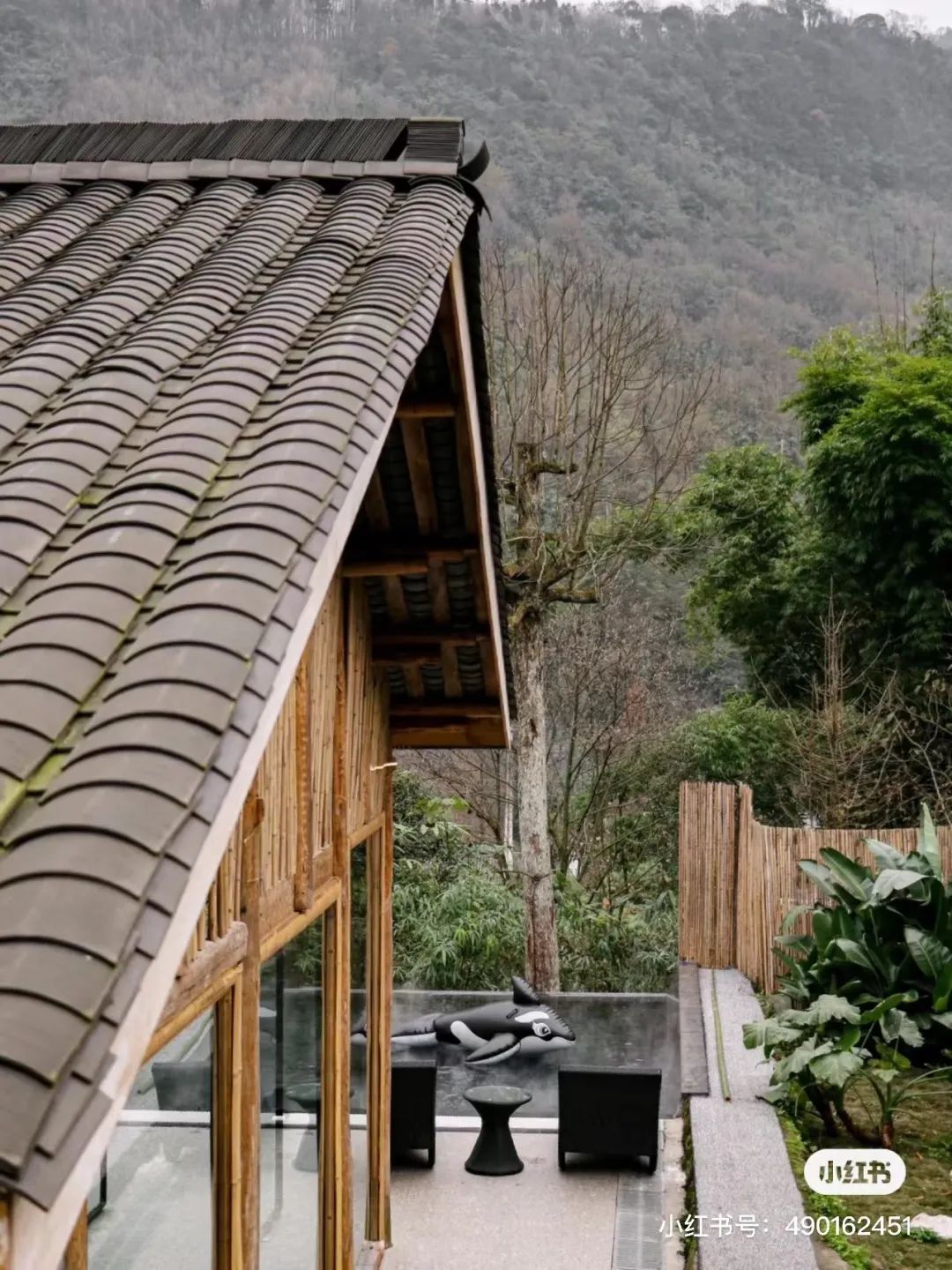躲进山里民宿,躲在深山老林的民宿