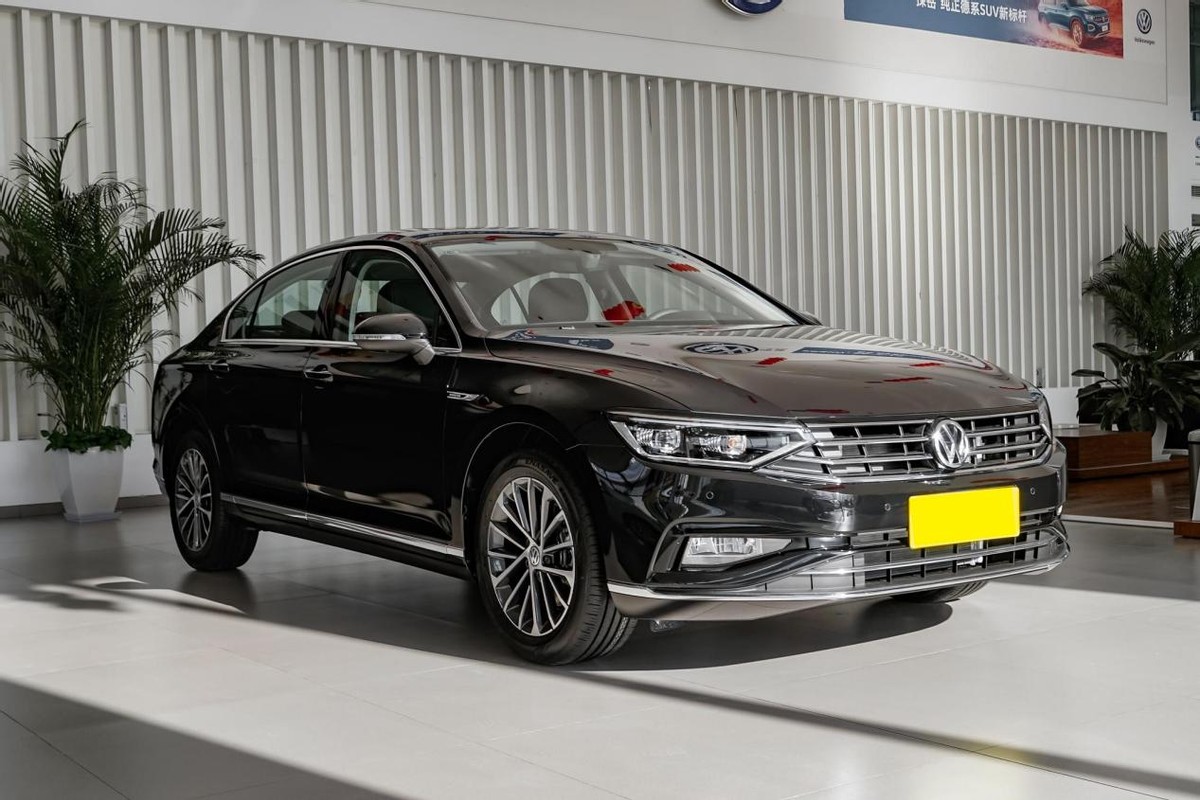 丰田凯美瑞大众迈腾广本雅阁对比,同档次的本田雅阁和凯美瑞哪个好