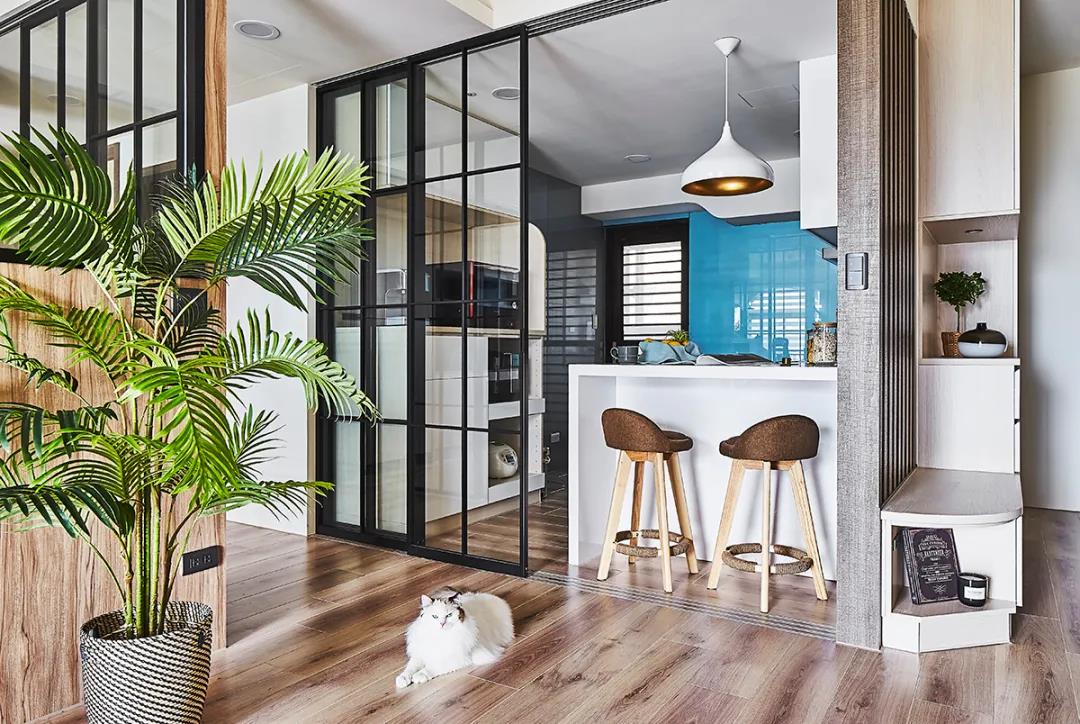 玻璃隔断在家居设计中的运用,半墙玻璃隔断好看又实用