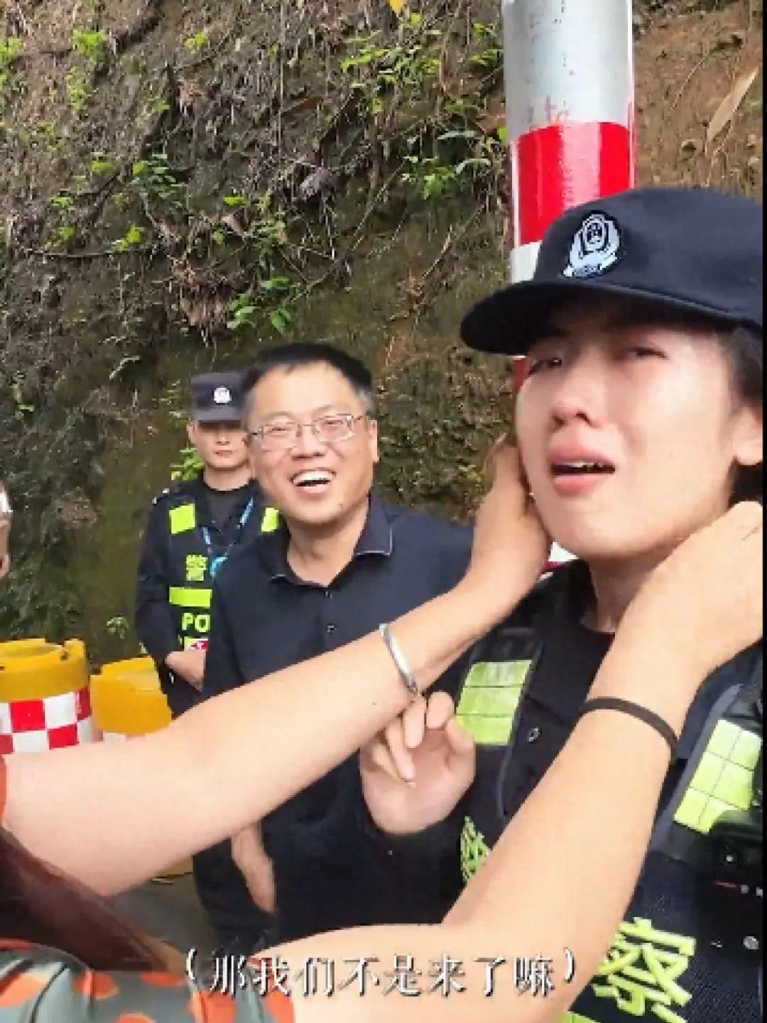 警花误闯缉毒现场,警花撞晕嫌疑人