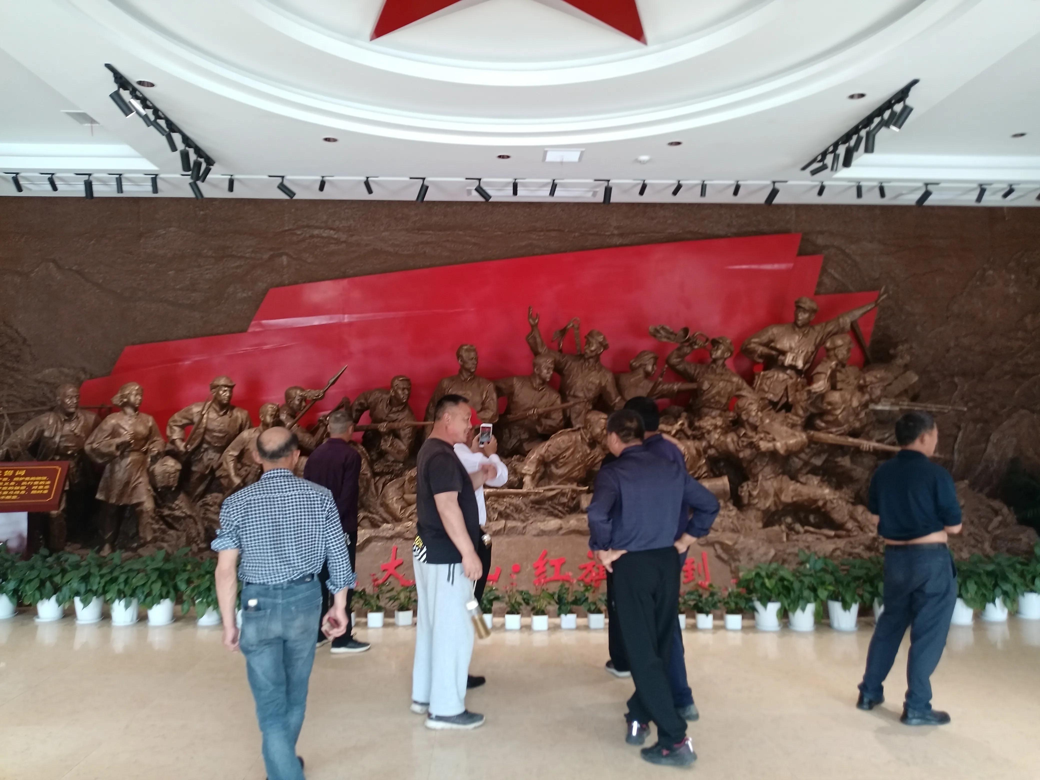 瞻仰胡氏受姓始祖公满陵墓及观光沿途景物