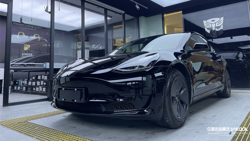 特斯拉model3改色镭射白,特斯拉model3改色流光溢彩