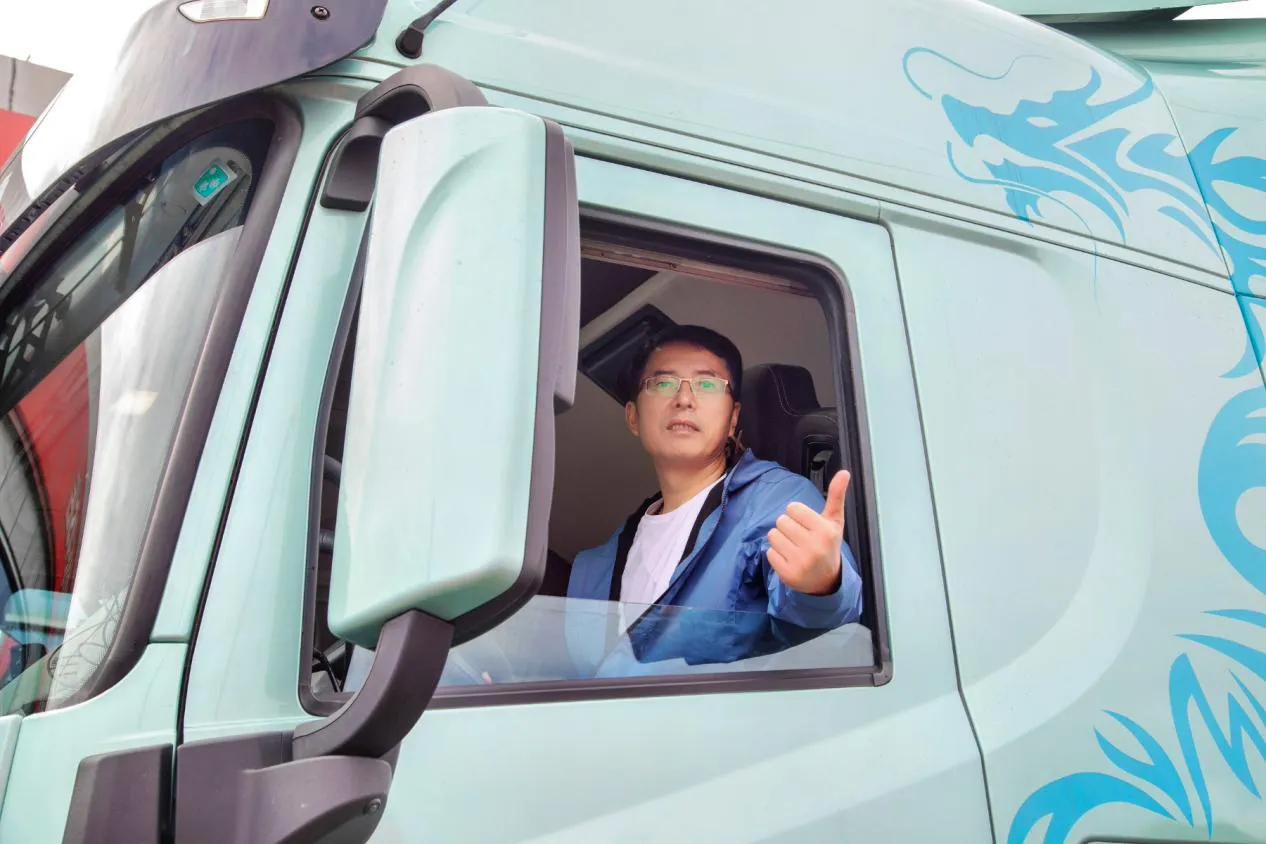 东风天龙gx牵引车最新款视频,可与进口重卡媲美的天龙gx