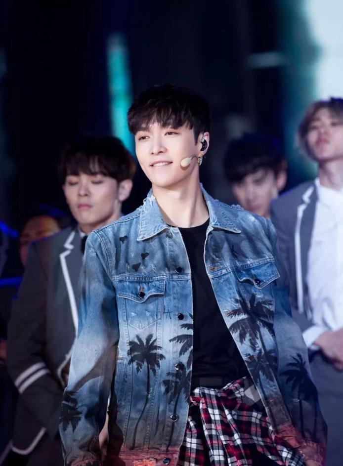 归国四子鹿晗关晓彤,鹿晗带关晓彤录五哈是哪一期