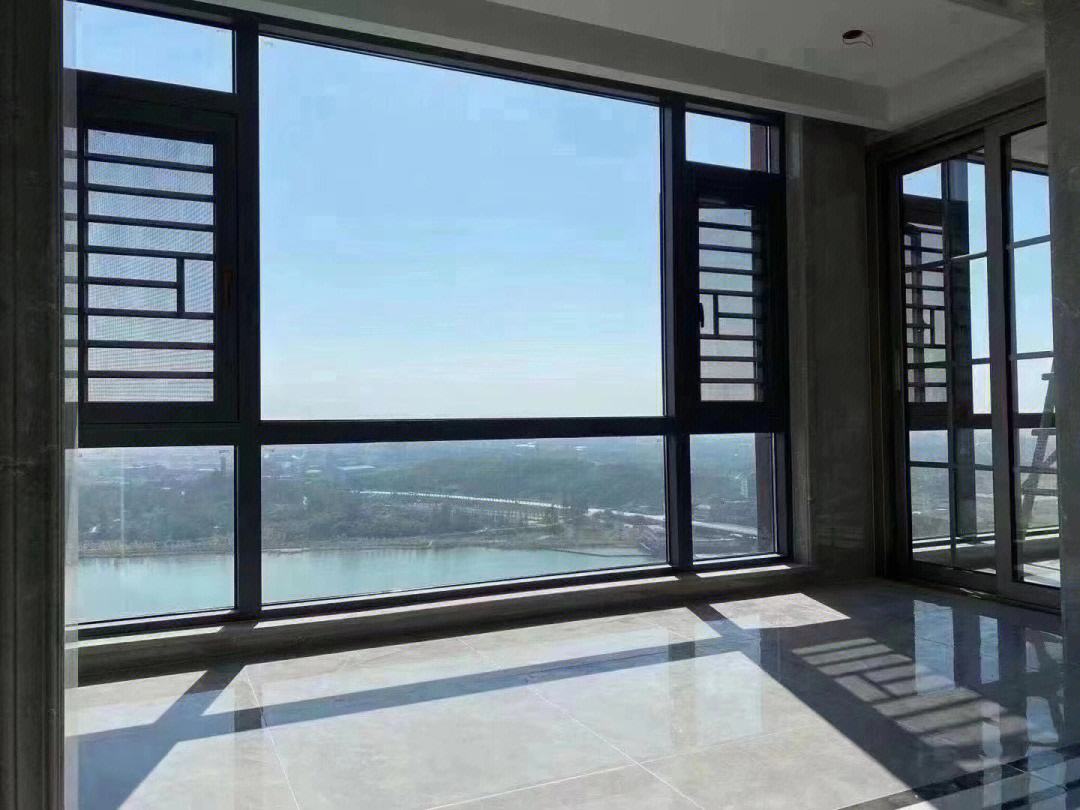 封阳台断桥铝铝材怎么选,断桥铝系统窗封阳台高端门窗定制