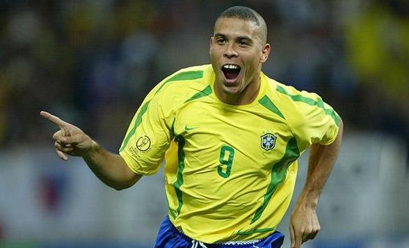 贫民窟里产凤凰，他们没有特供的海参，却成了顶级球星