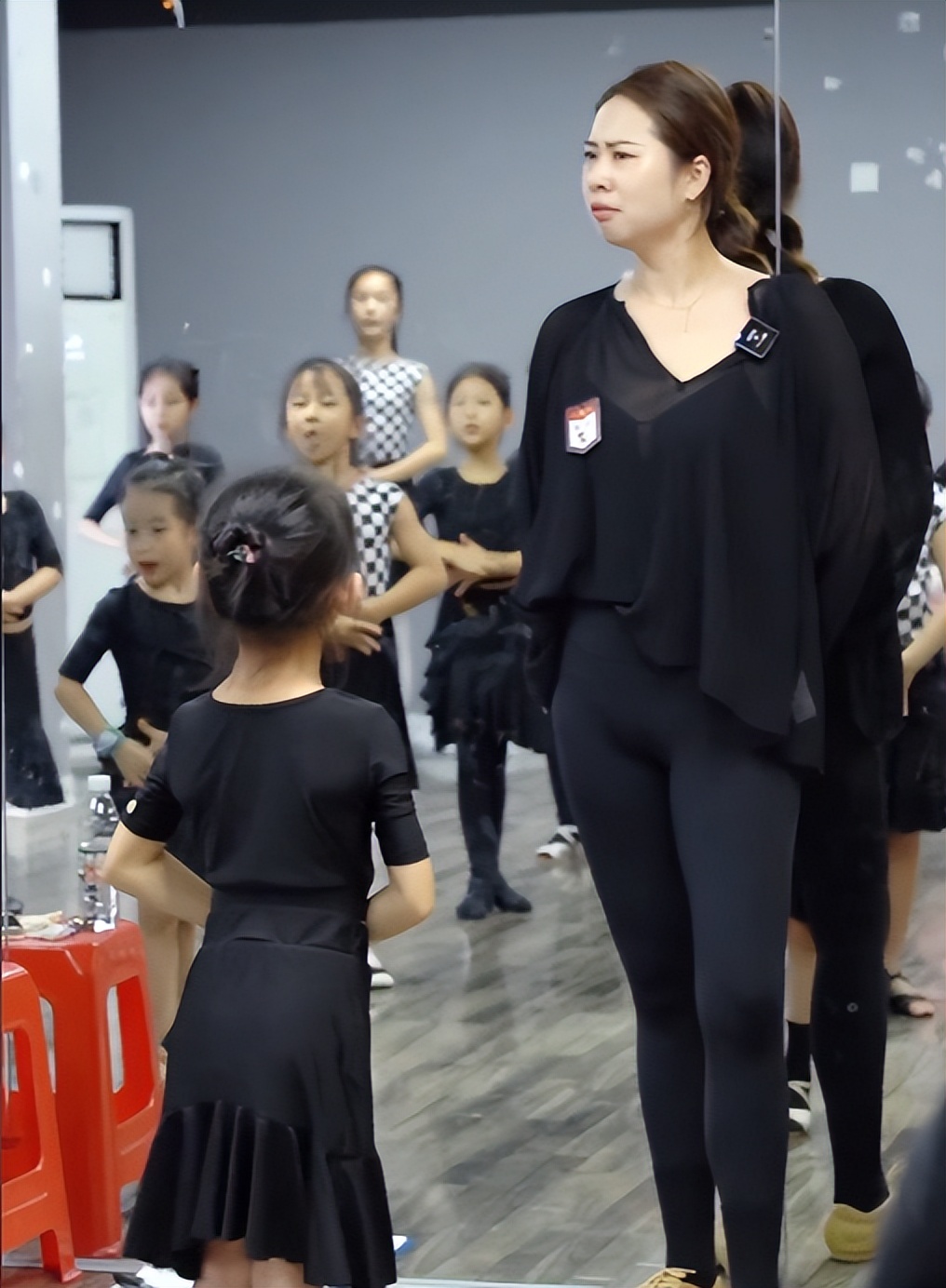 拉丁舞最火的老师教学直播间,最火拉丁舞老师教跳拉丁舞