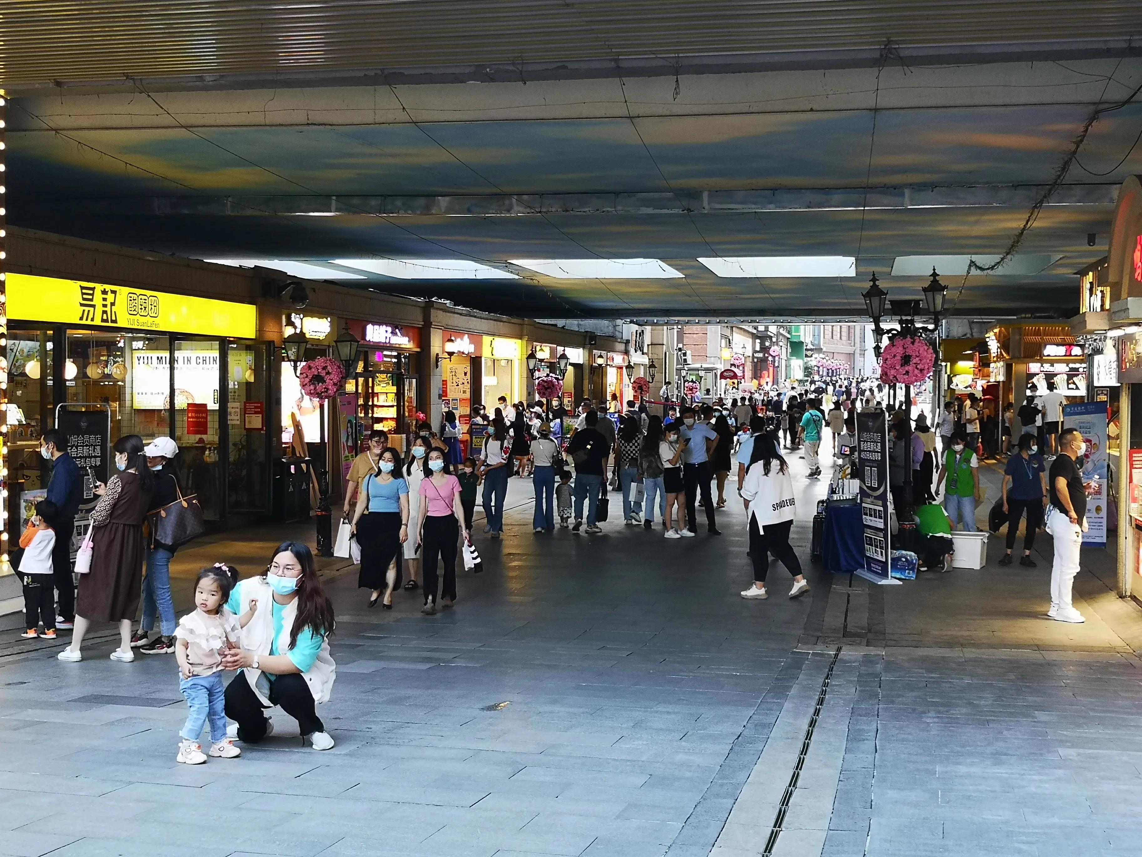 武汉恢复日常活力街头生活,武汉人回归正常生活更有信心