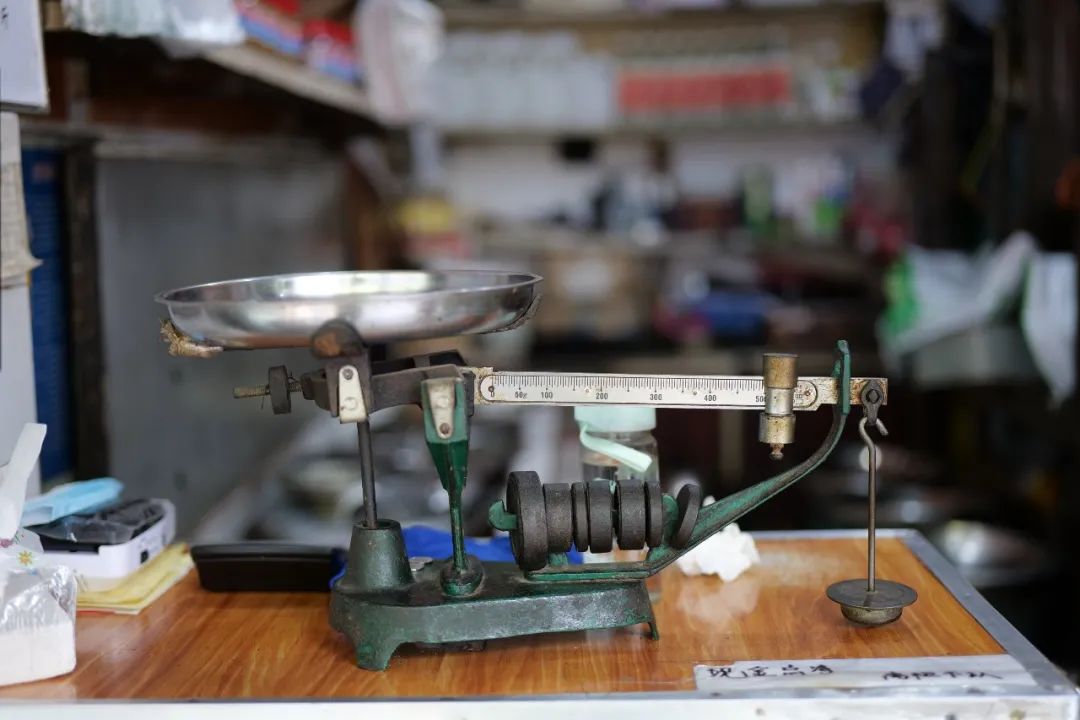 成都人吃火锅用的香油是什么油,成都吃火锅的香油是哪一种种类