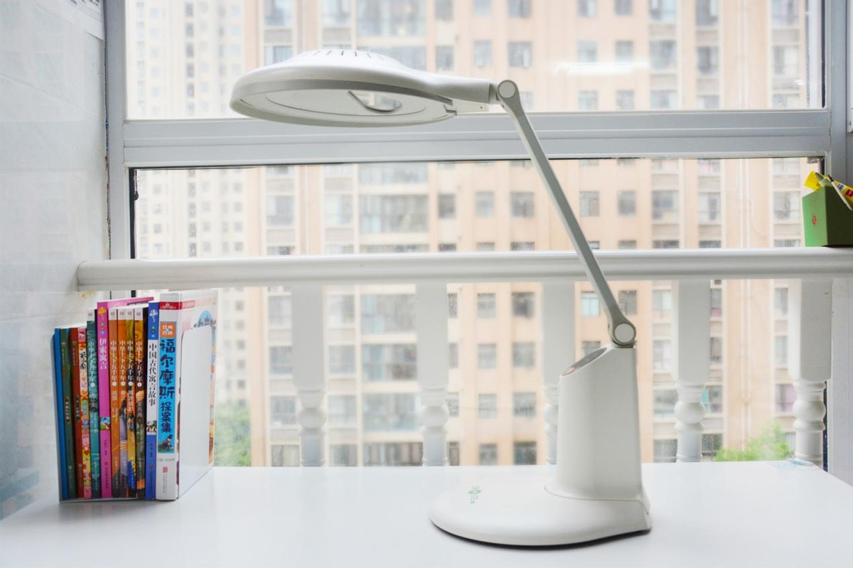 爱德华巴尔德尔护眼灯老爸评测,护眼台灯测评推荐全光谱