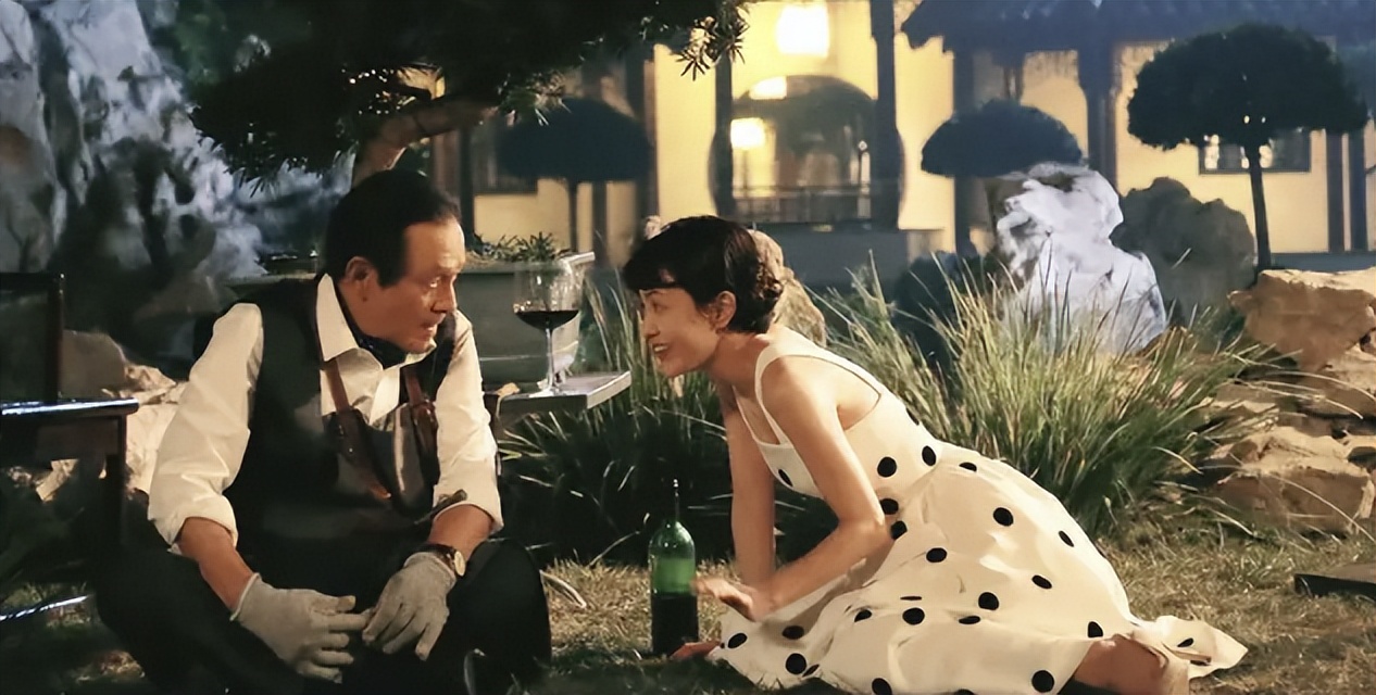 52岁演少女,借拍戏之名行咸猪手,影视圈这些畸形现象,该改改了