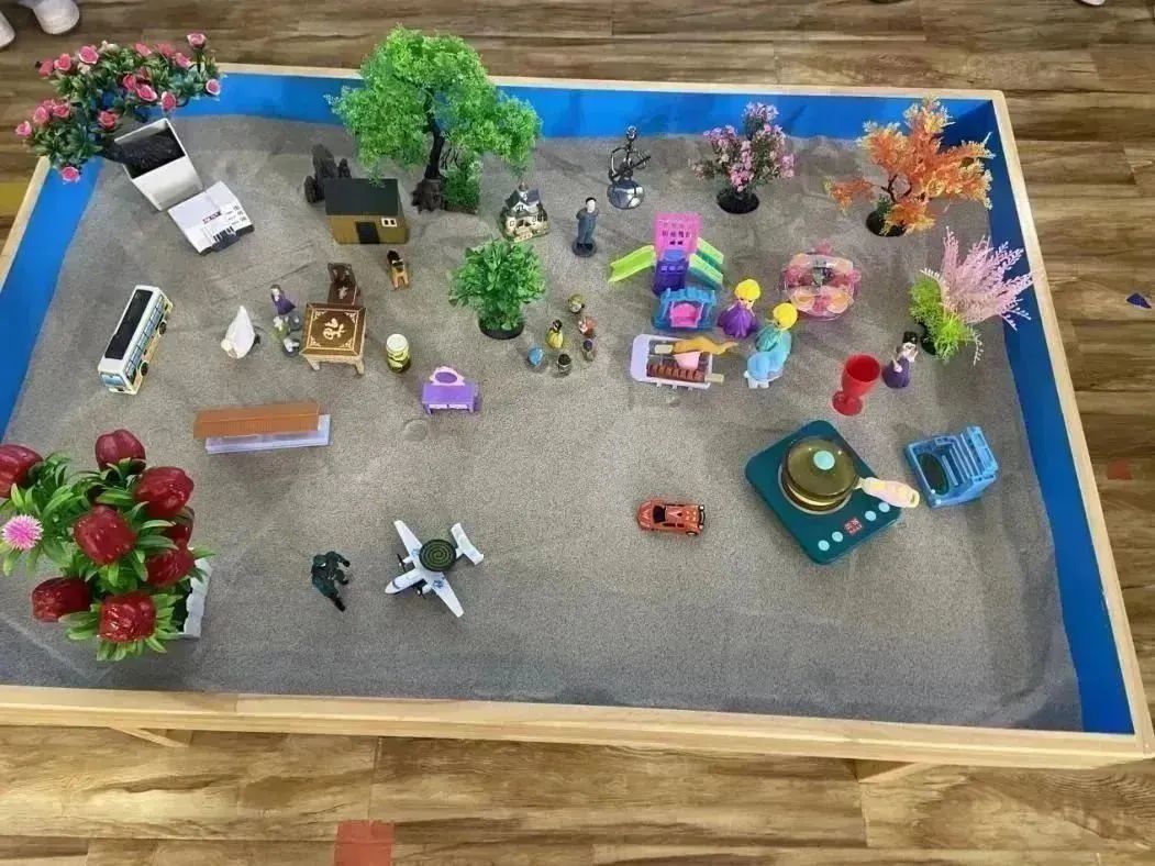 打开身心灵I康华康复医院即将为特殊儿童开启《沙盘游戏》课程