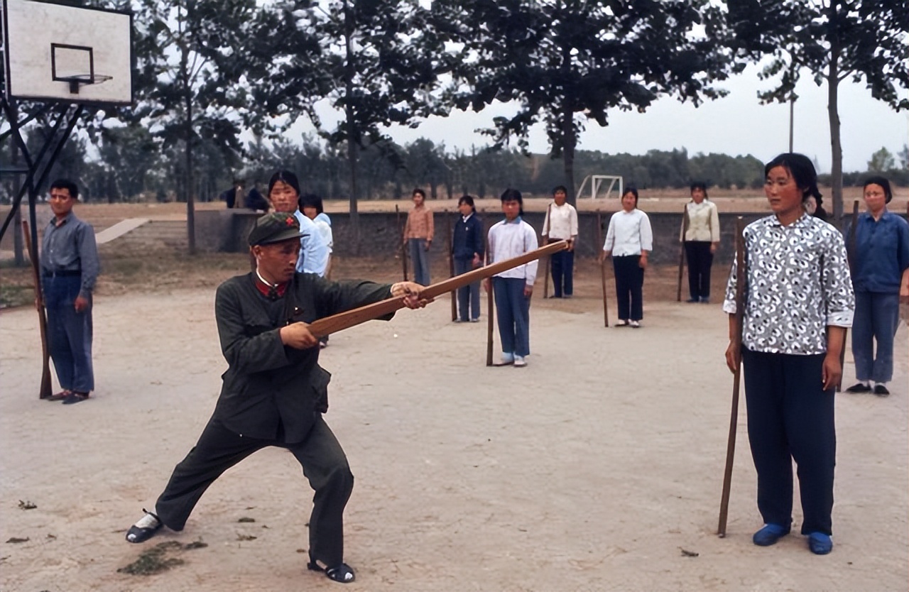 老照片让人怀念的70年代,70年代的老照片我们曾经的生活