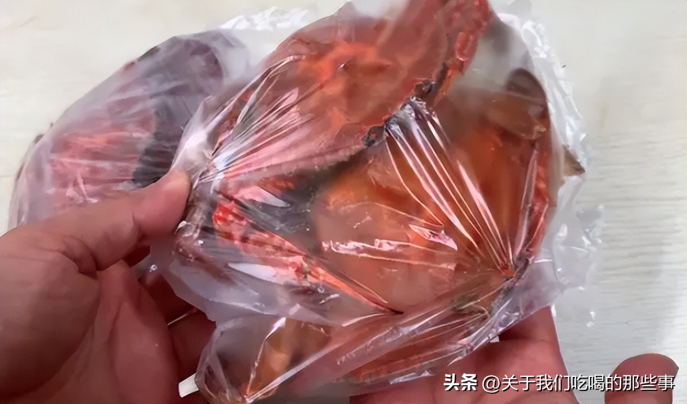 保存螃蟹怎么蒸熟冻好,活螃蟹直接放冰箱冷冻后还能吃吗