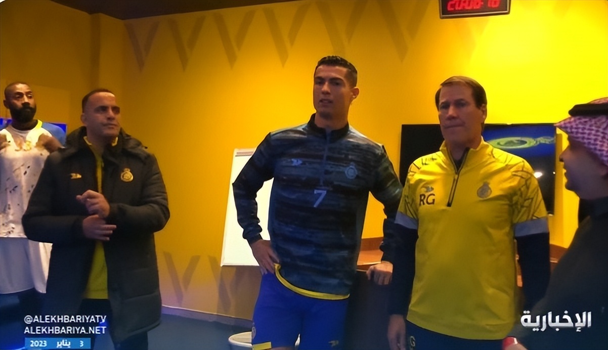 c罗是不是已经超越大罗了,c罗一个不可替代的足球传奇