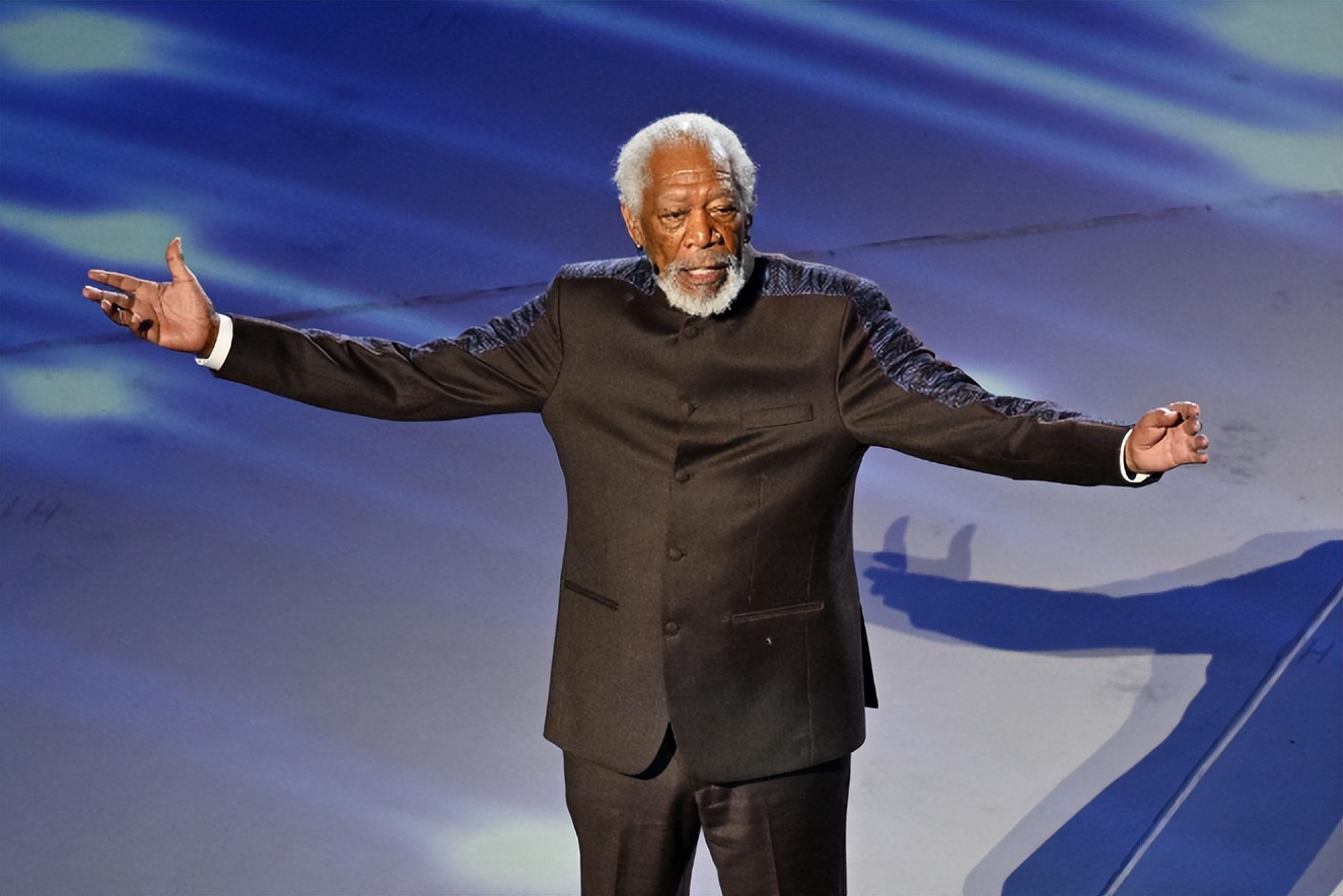 世界杯开幕式表演者戴的红色墨镜,足球世界杯开幕式田柾国