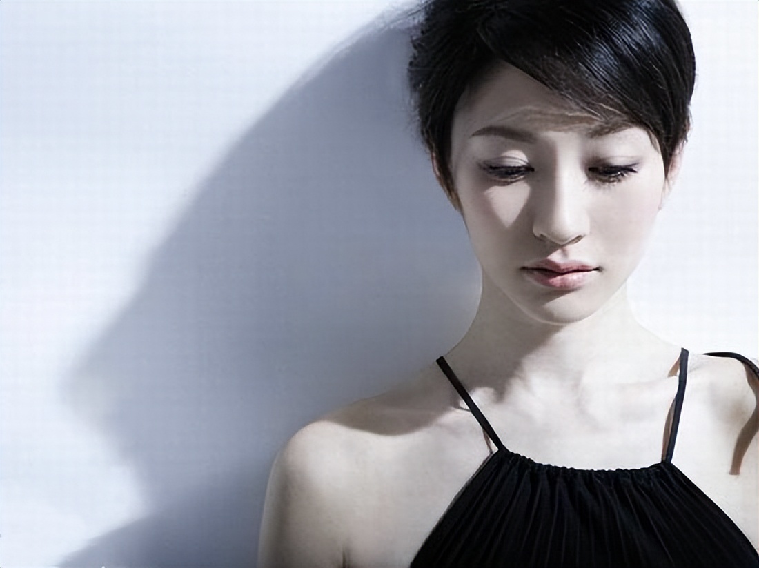 演员李小冉变化太大了吧,演员李小冉结过几次婚了