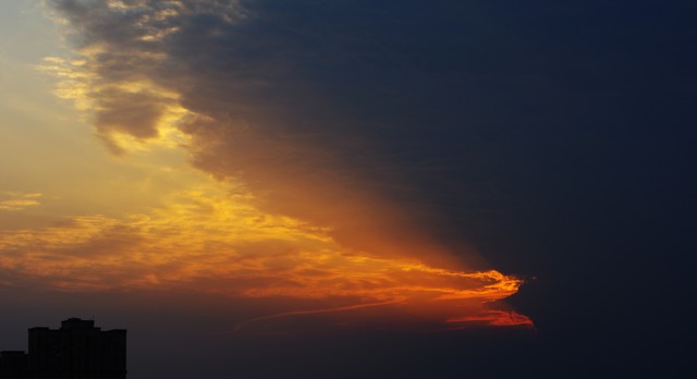 凤凰涅盘浴火重生,涅磐凤凰浴火重生