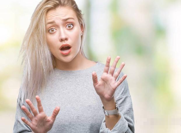 脚趾甲往肉里长又疼又痒教你一招,脚趾甲总往肉里扎该怎么办