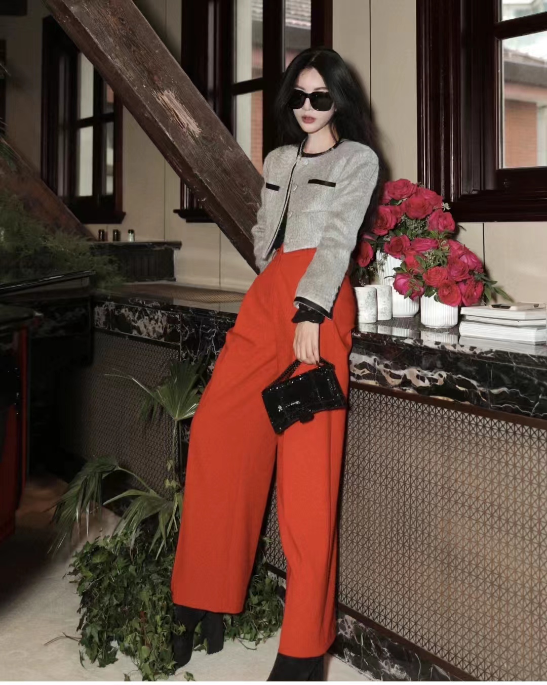 法式蝴蝶结上衣红色,红色搭配深杏色好看吗