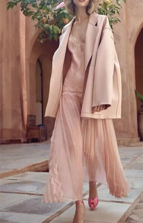 七组小众配色洋气有魅力,这些一穿上就心情愉悦的绝美配色