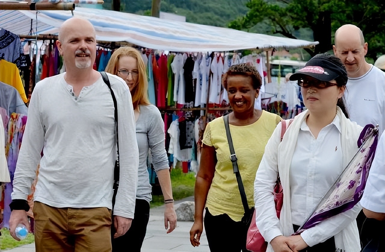 大量欧美人涌入中国旅游,美国游客前来中国旅游