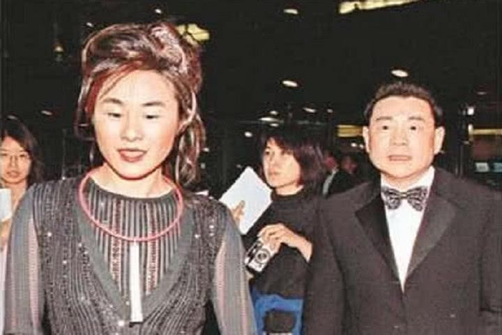 甘比豪门阔太日常,甘比从狗仔逆袭成为香港女首富