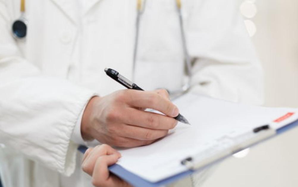 外阴特别肥大怎么回事,女生阴道有什么症状要注意身体