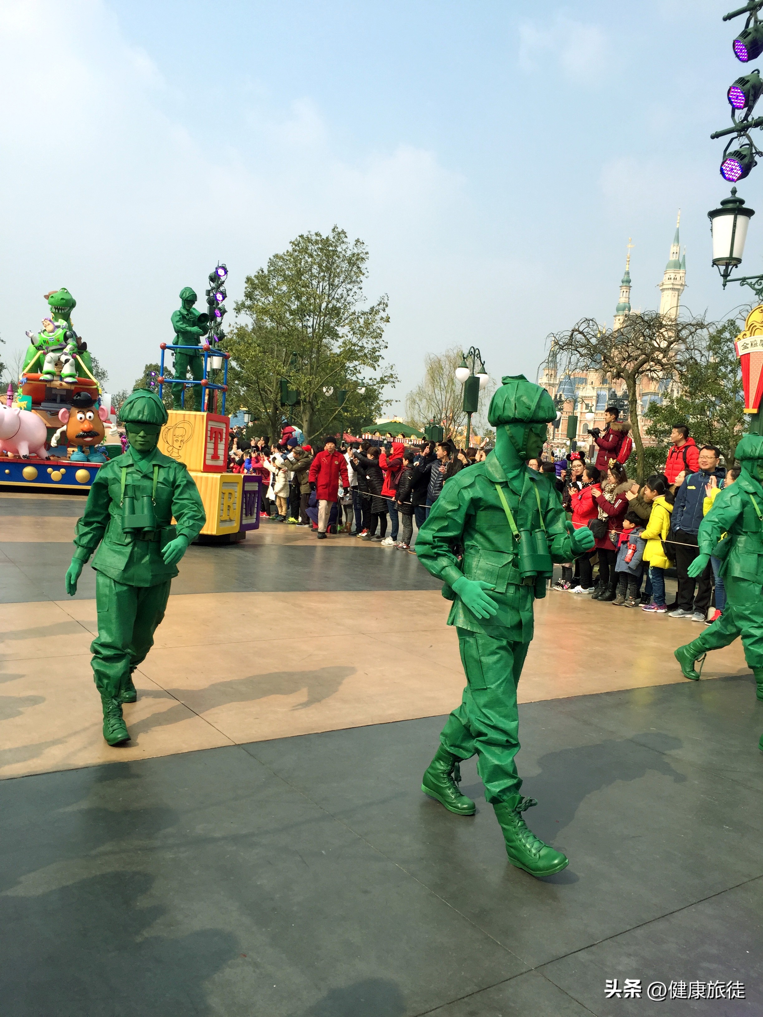 上海迪士尼乐园夏日狂欢盛宴,上海迪士尼乐园七大主题乐园介绍