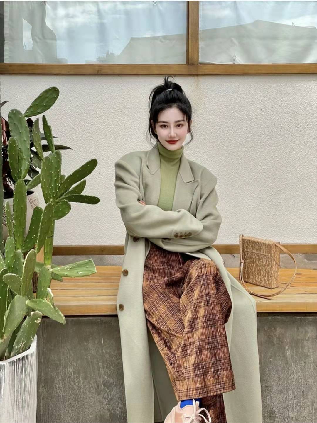 女式大衣什么颜色好看,黑色大衣配什么颜色围巾好看