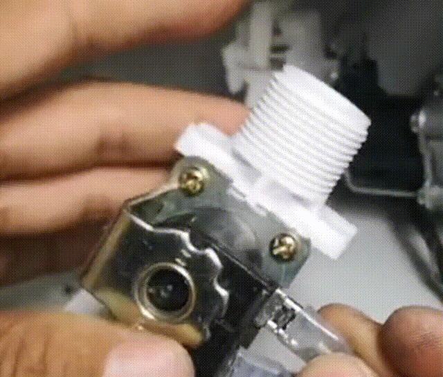 洗衣机不进水怎么办教你一招,洗衣机不进水的正确维修方法