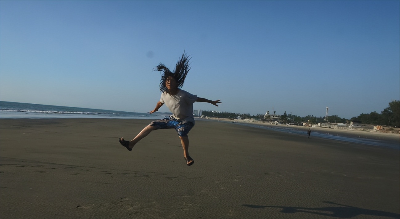 18岁她为了梦想放弃高考音频,18岁的他放弃梦想背井离乡