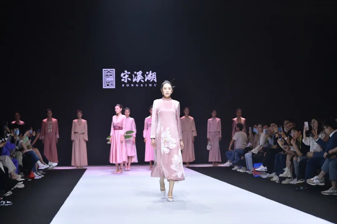 锦绣•新尚||出水芙蓉——江南的夏日浪漫