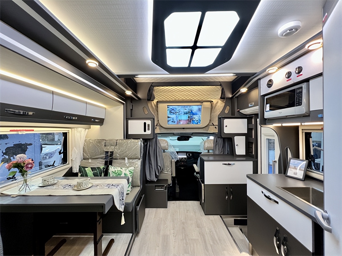 戴德自由风max房车2023,依维柯newdaily戴德房车