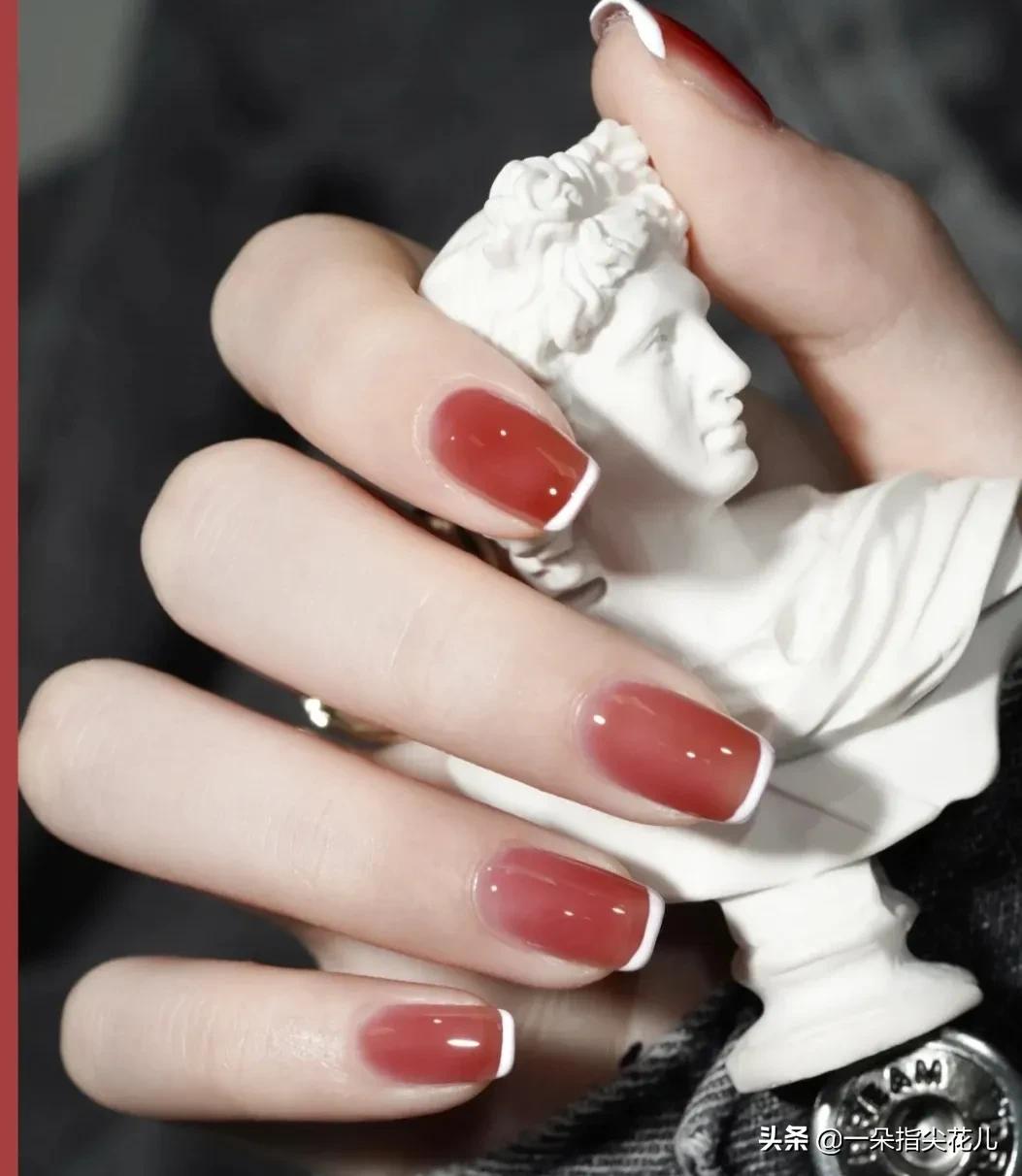 10种超简单的美甲做法,新年美甲款式2022中长款法式红