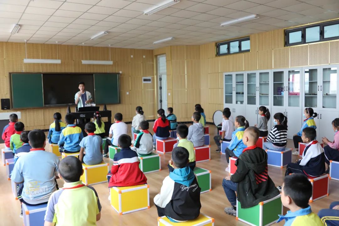 走进新康村看变化：我特别喜欢这个学校