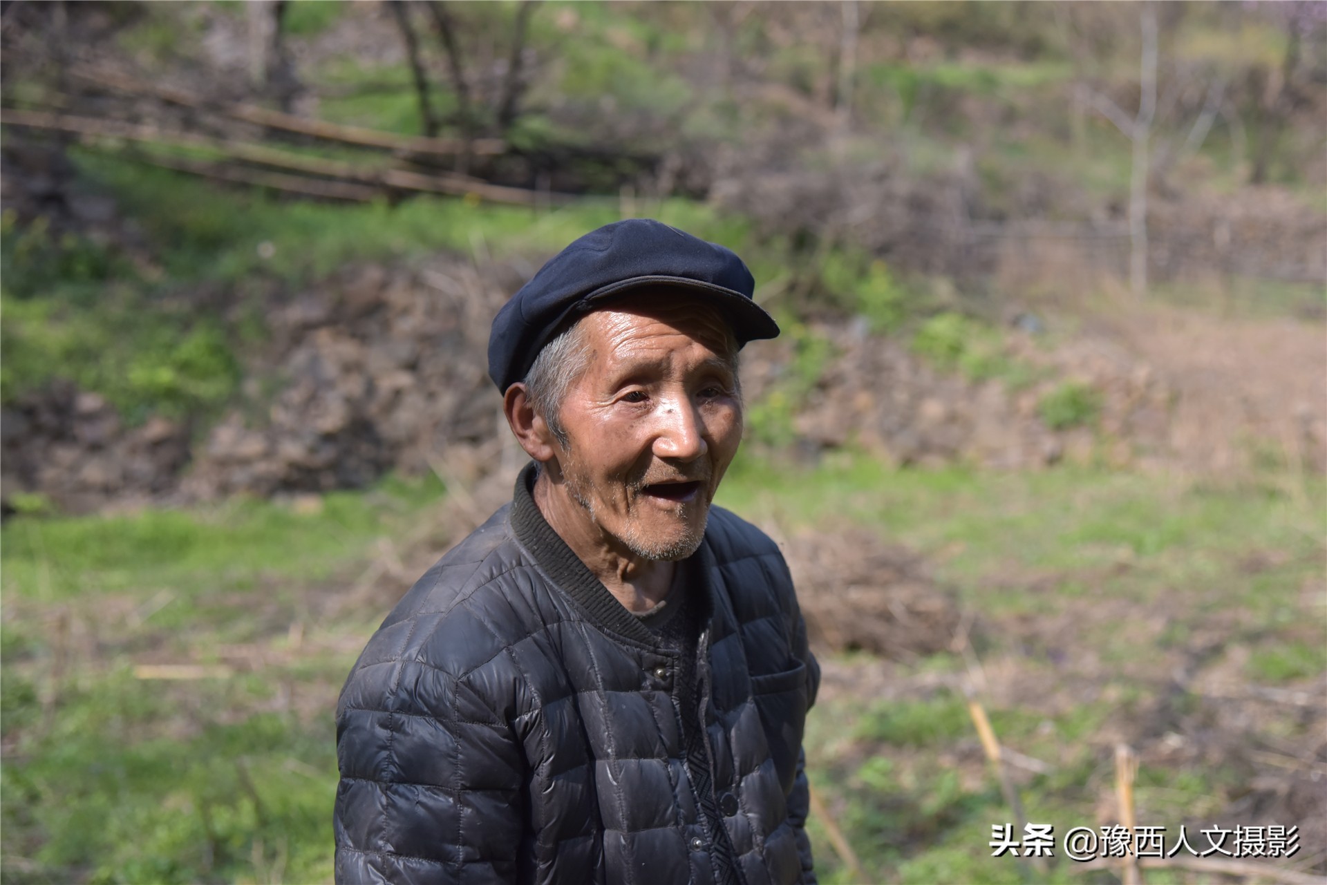 74岁大叔住深山不见人，天天跟老伴儿“捉迷藏”，买一袋盐吃半年