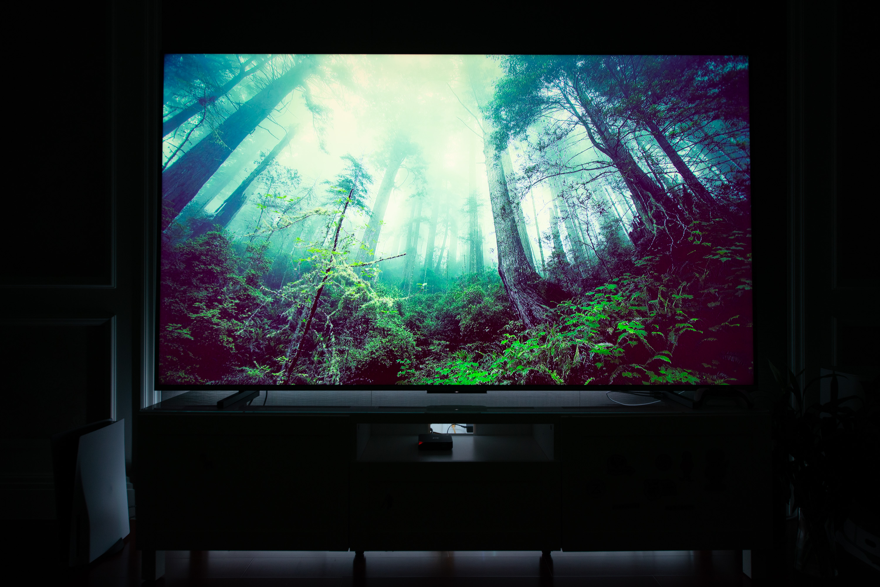 家里电视碎屏了,才让我有机会做了两台7k价位85英寸电视机横评