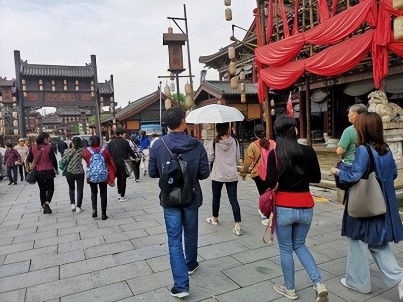 旅游被导游诱导消费怎么投诉,跟团旅游自愿购物会被导游骂吗